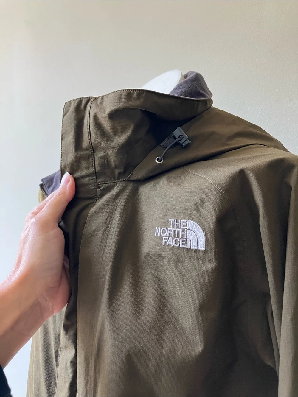 The North Face | Venture 2 Hooded Waterproof Windbreaker Jacket in Olive